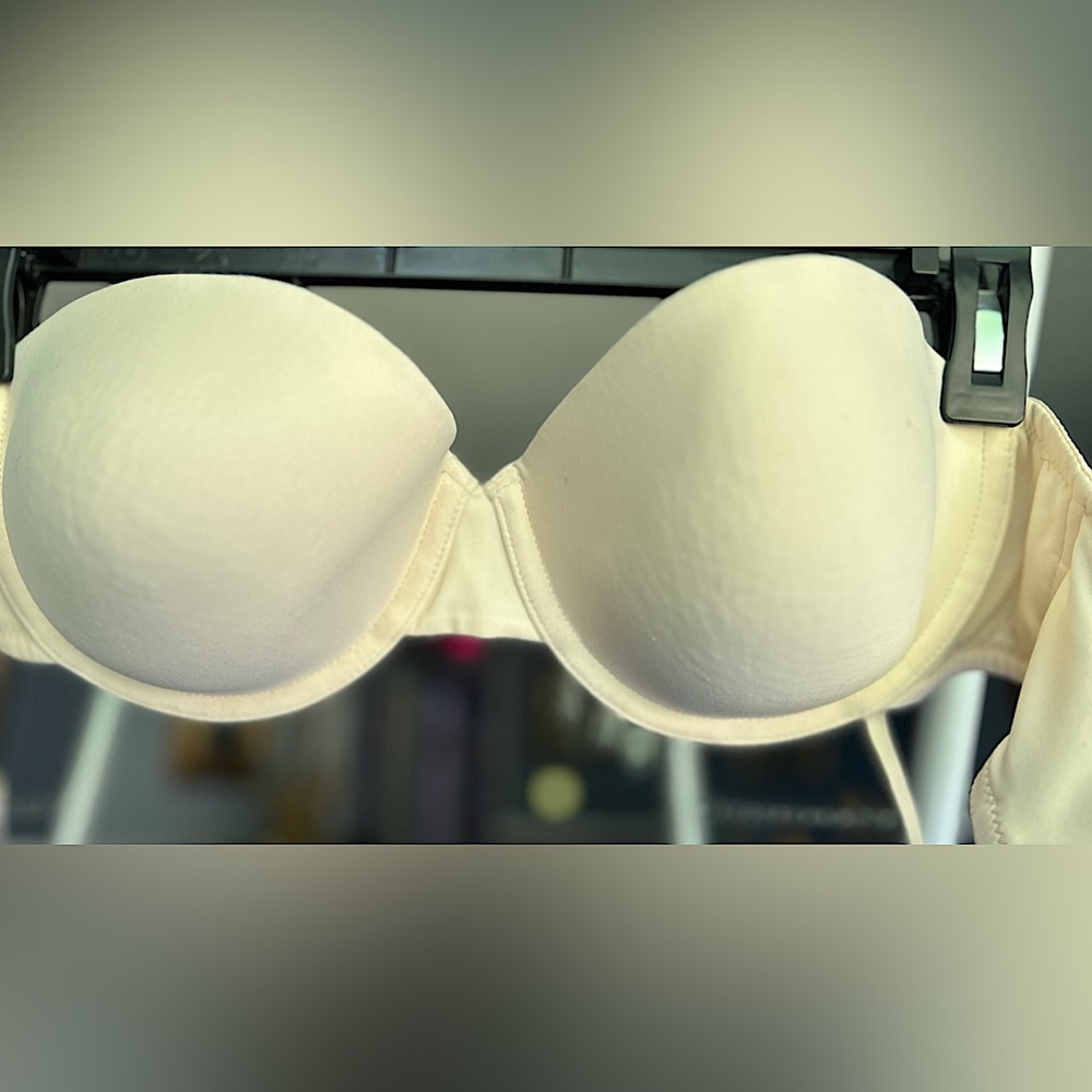 Maidenform underwire bra.